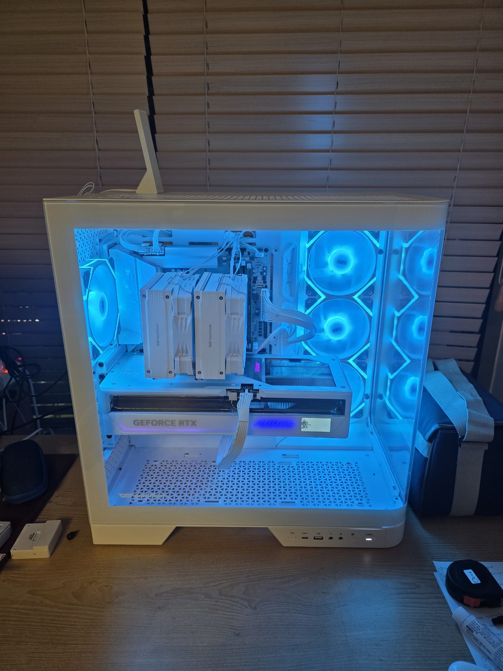 Installed RTX 5090, AORUS logo and lighting turned on